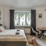 Central Warsaw Apartment - Great Location- City Center - Orla