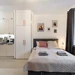 Central Warsaw Apartment - Great Location- City Center - Orla